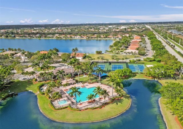 1553 SW 191st Ave, Pembroke Pines, FL 33029