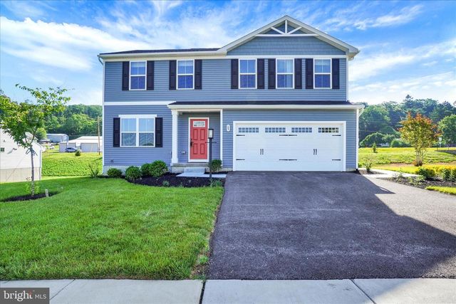 69 SUMMERFIELD DR, Hanover, PA 17331