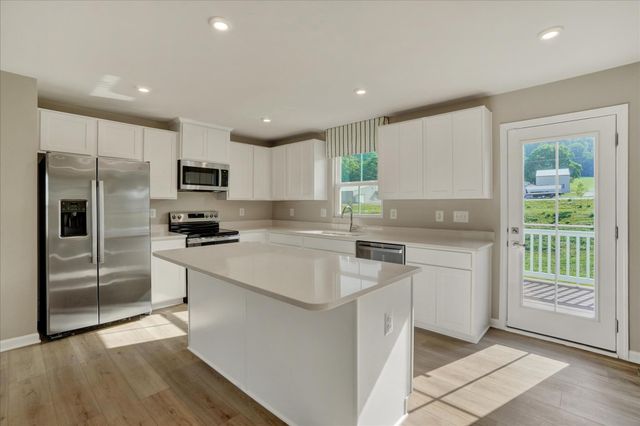 69 SUMMERFIELD DR, Hanover, PA 17331
