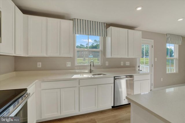 69 SUMMERFIELD DR, Hanover, PA 17331