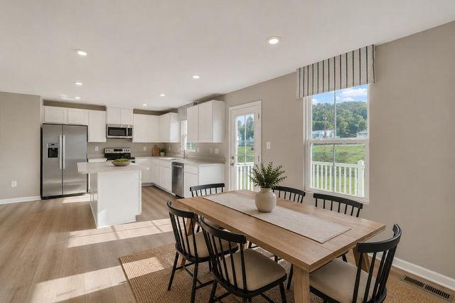 69 SUMMERFIELD DR, Hanover, PA 17331