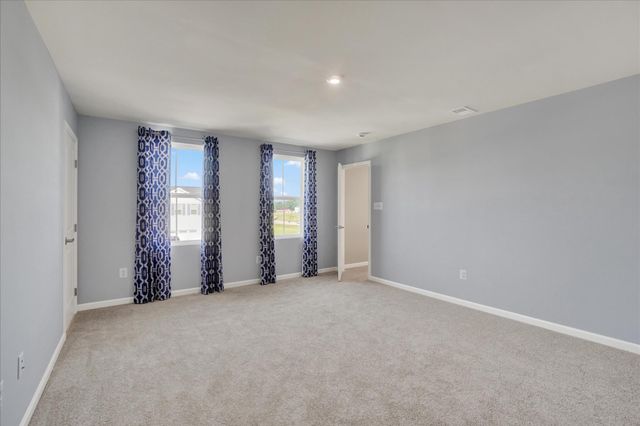69 SUMMERFIELD DR, Hanover, PA 17331