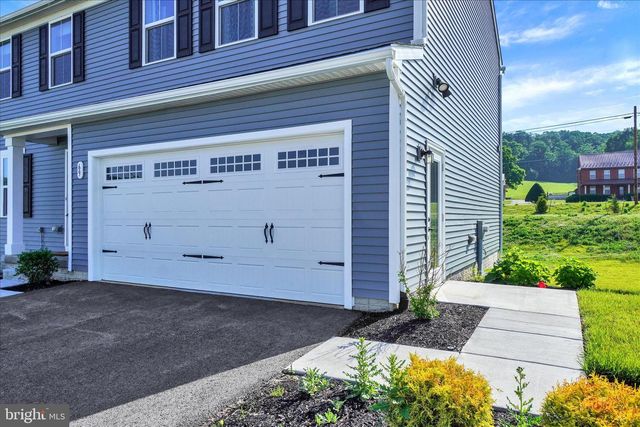 69 SUMMERFIELD DR, Hanover, PA 17331
