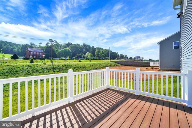 69 SUMMERFIELD DR, Hanover, PA 17331