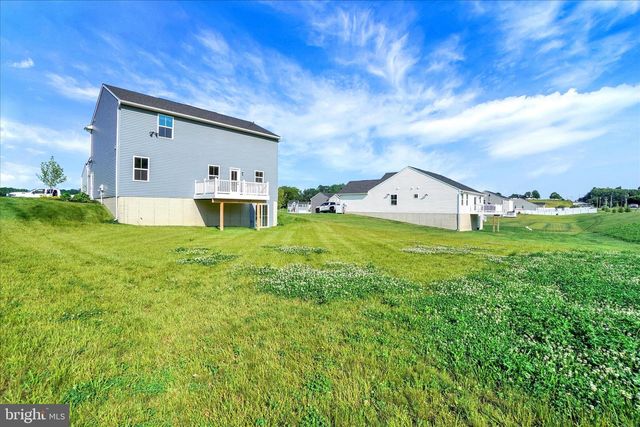 69 SUMMERFIELD DR, Hanover, PA 17331