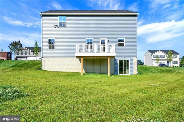 69 SUMMERFIELD DR, Hanover, PA 17331