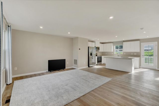 69 SUMMERFIELD DR, Hanover, PA 17331