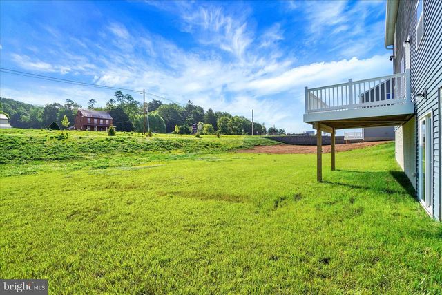 69 SUMMERFIELD DR, Hanover, PA 17331
