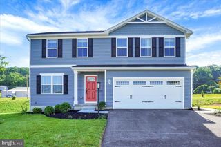 69 SUMMERFIELD DR, Hanover, PA 17331