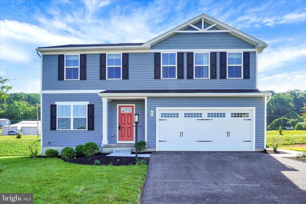 69 SUMMERFIELD DR, Hanover, PA 17331