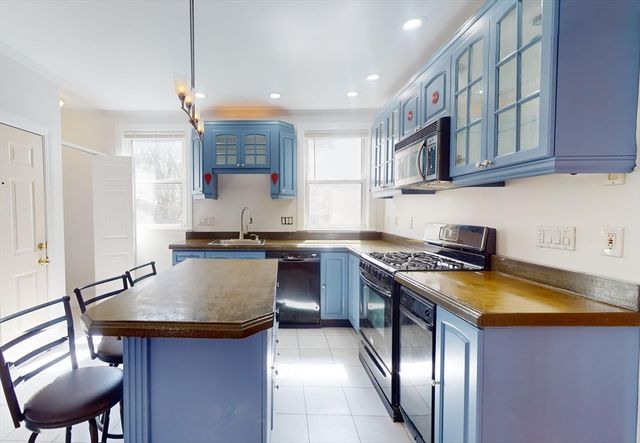 200 Hyde Park Ave 2, Boston, MA 02130