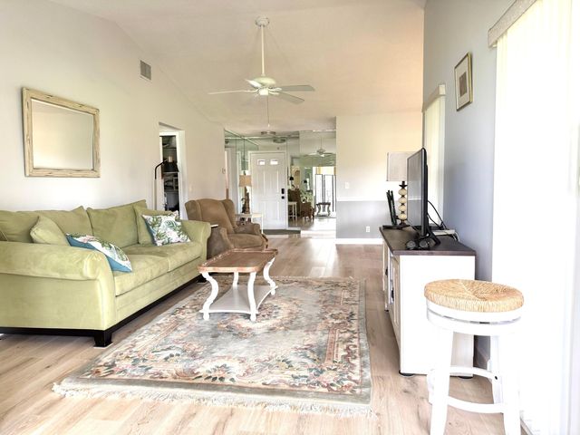 5558 Parkwalk Circle E, Boynton Beach, FL 33472