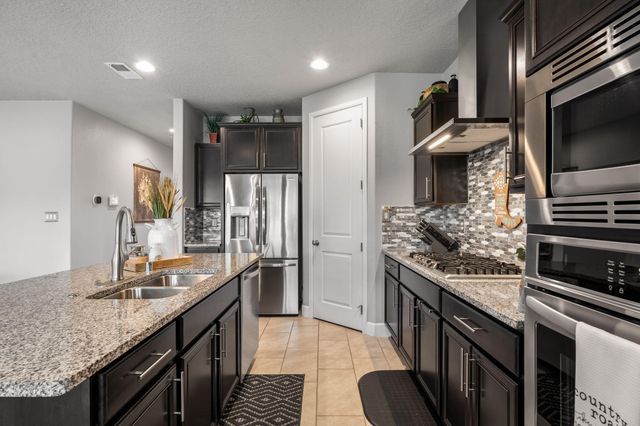6215 Basil Place NW, Albuquerque, NM 87120