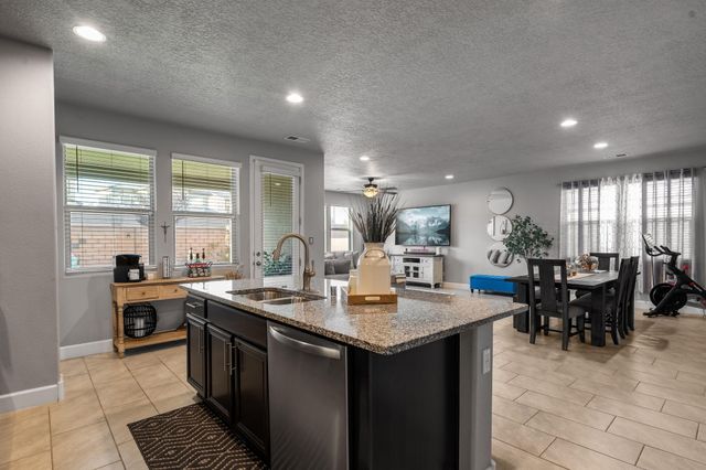 6215 Basil Place NW, Albuquerque, NM 87120