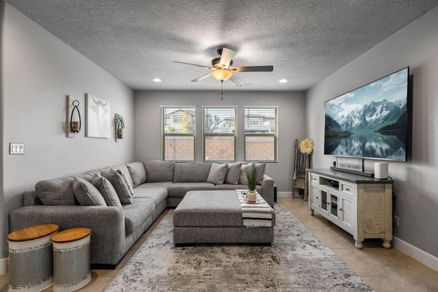6215 Basil Place NW, Albuquerque, NM 87120