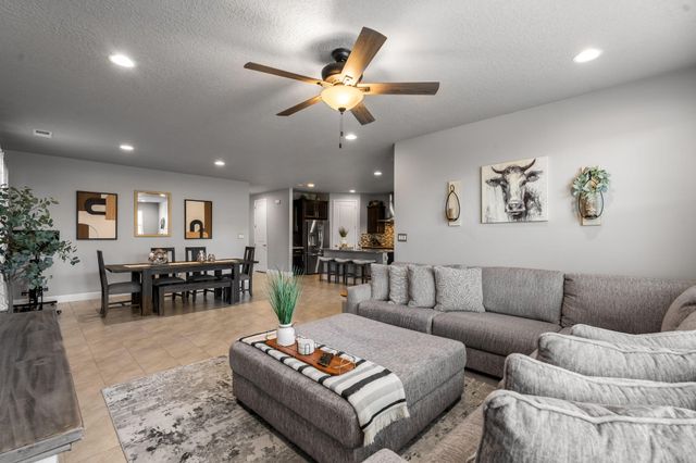 6215 Basil Place NW, Albuquerque, NM 87120