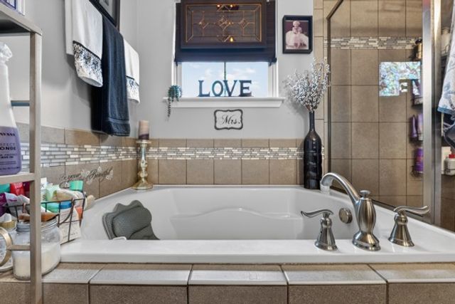 2620 Bluffton Ln, Columbia, TN 38401