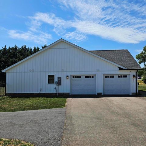 915 Morewood RD, Hardy, VA 24101