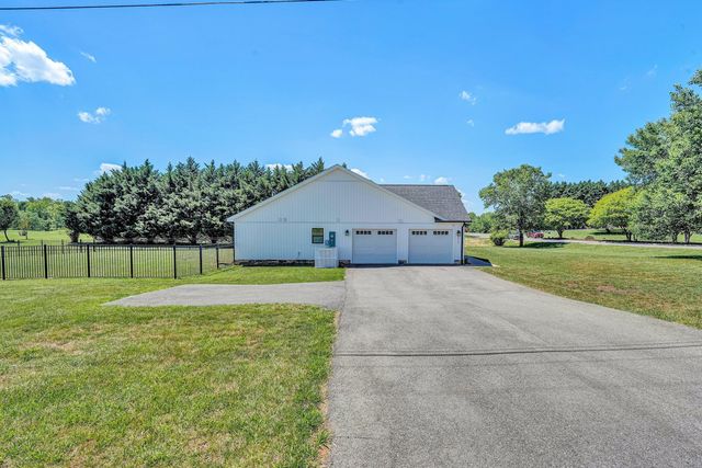 915 Morewood RD, Hardy, VA 24101