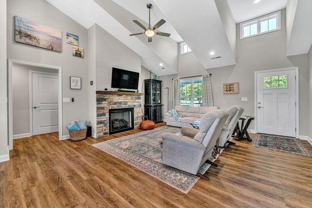 915 Morewood RD, Hardy, VA 24101