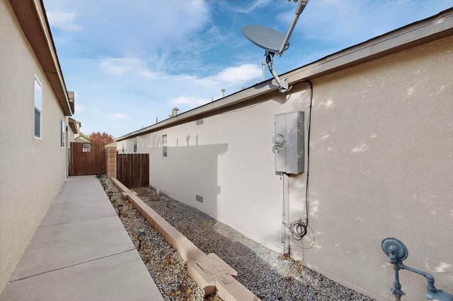 10815 McMichael Lane SW, Albuquerque, NM 87121