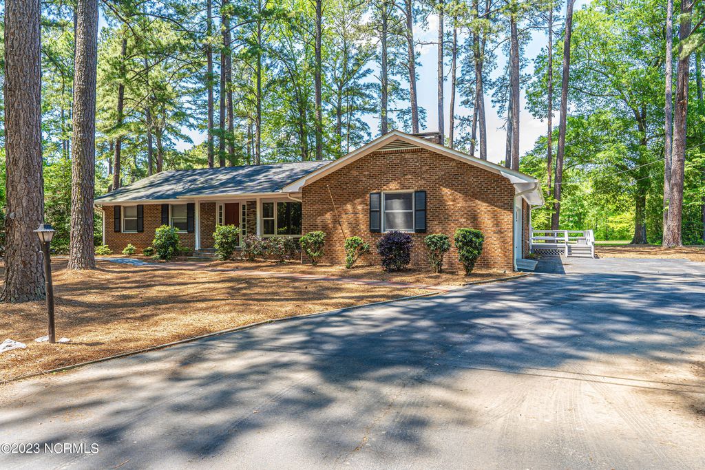 4 Fairway Lane, Whispering Pines, NC 28327