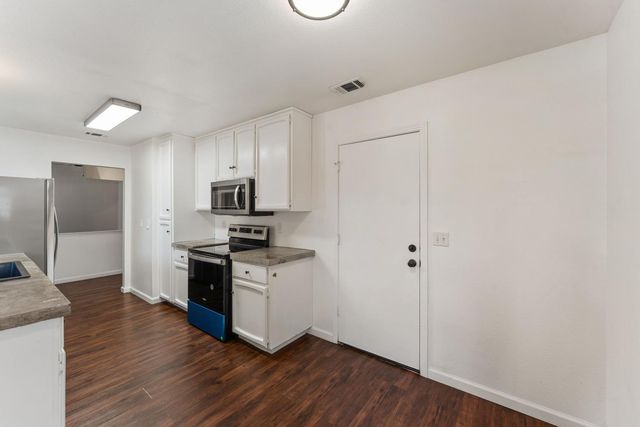 7507 Deltawind Dr, Sacramento, CA 95831