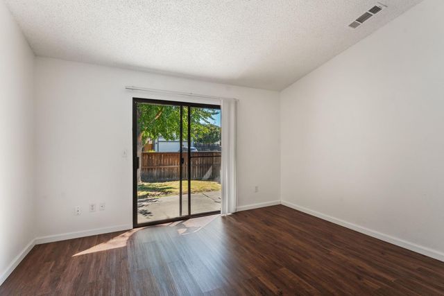 7507 Deltawind Dr, Sacramento, CA 95831