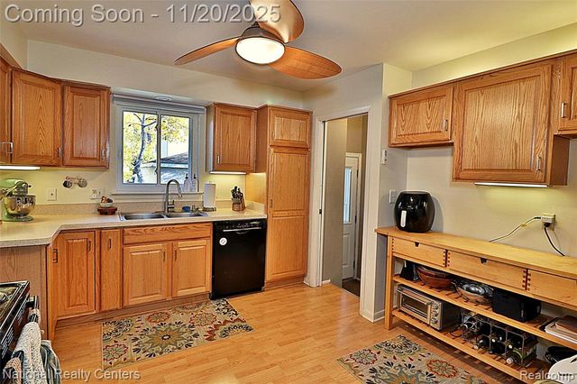 2863 Columbia Road, Berkley, MI 48072