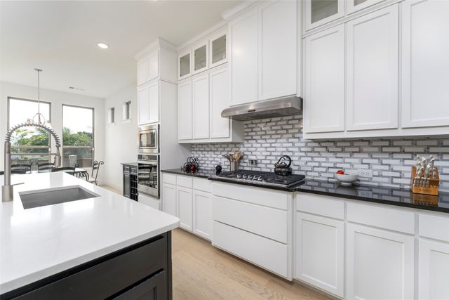 2302 Royal Dove Lane, Mansfield, TX 76063