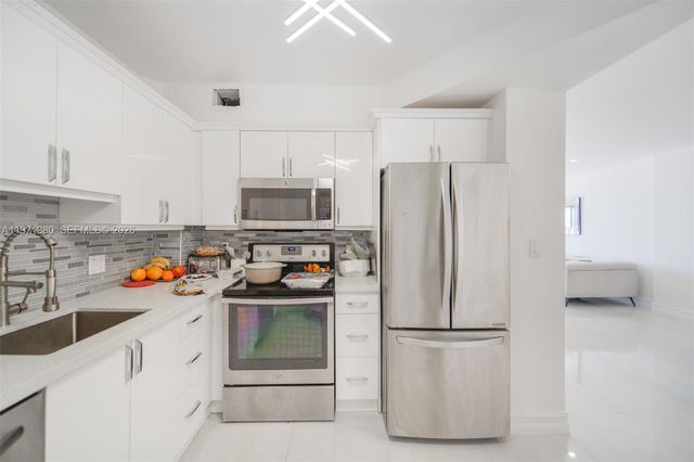 1950 S Ocean Dr 8J, Hallandale Beach, FL 33009