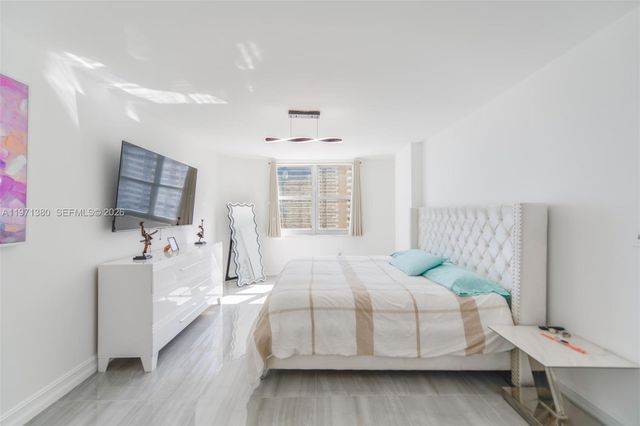 1950 S Ocean Dr 8J, Hallandale Beach, FL 33009