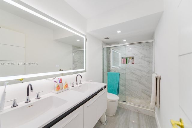 1950 S Ocean Dr 8J, Hallandale Beach, FL 33009