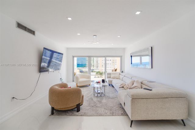 1950 S Ocean Dr 8J, Hallandale Beach, FL 33009