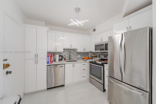 1950 S Ocean Dr 8J, Hallandale Beach, FL 33009