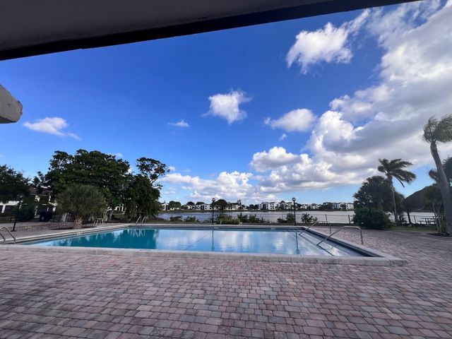 214 Lake Pointe Dr 103, Oakland Park, FL 33309