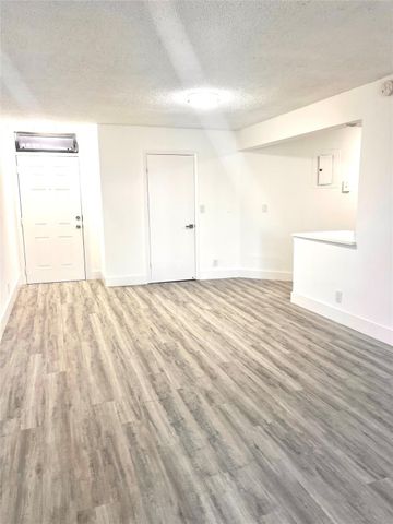 214 Lake Pointe Dr 103, Oakland Park, FL 33309