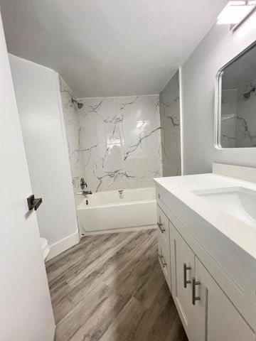 214 Lake Pointe Dr 103, Oakland Park, FL 33309