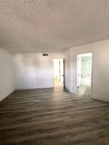 214 Lake Pointe Dr 103, Oakland Park, FL 33309