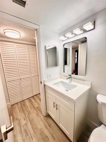 214 Lake Pointe Dr 103, Oakland Park, FL 33309