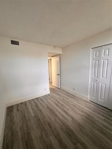 214 Lake Pointe Dr 103, Oakland Park, FL 33309