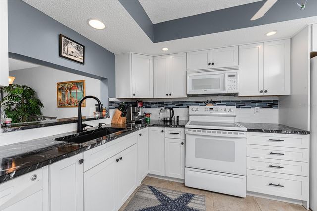 511 PINE HOLLOW CIRCLE 511, Englewood, FL 34223