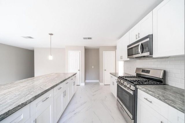 13911 Briar Place Drive, Houston, TX 77077