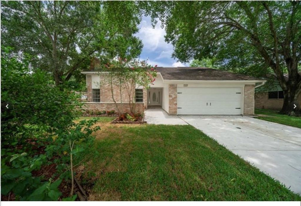 13911 Briar Place Drive, Houston, TX 77077