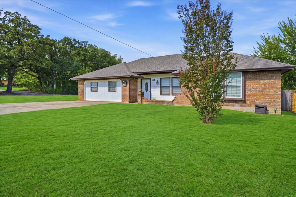 901 Melanie Lane, Keene, TX 76059 — exterior