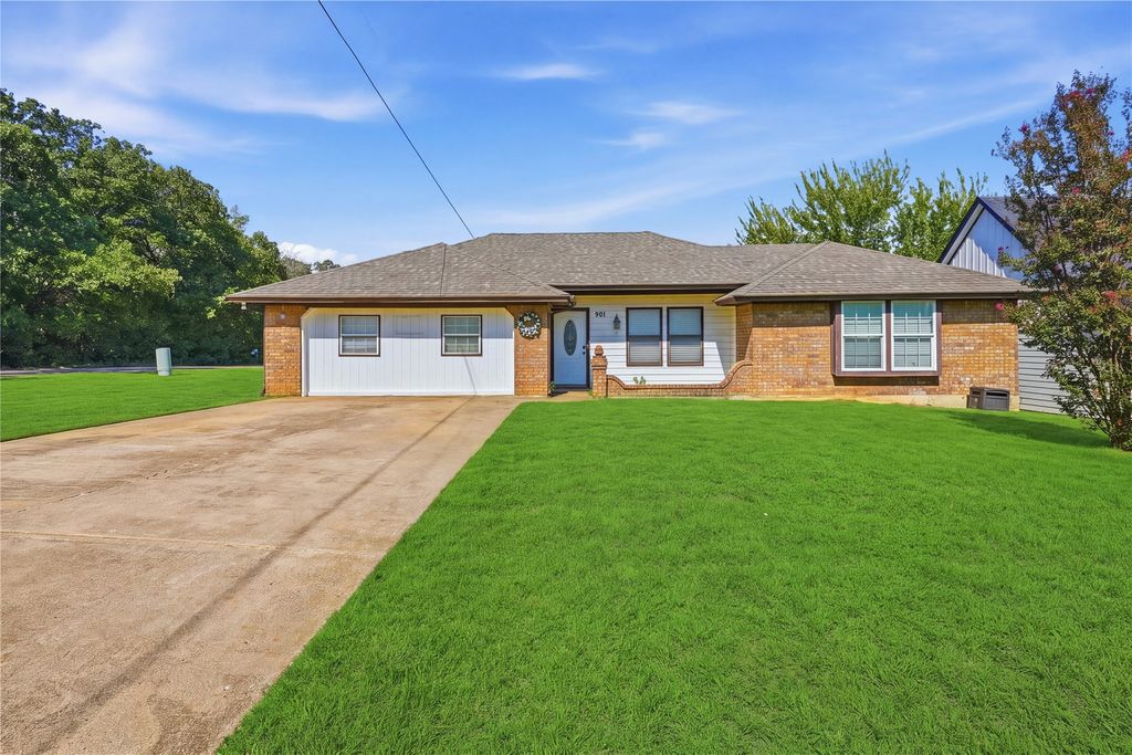 901 Melanie Lane, Keene, TX 76059 — photo 2