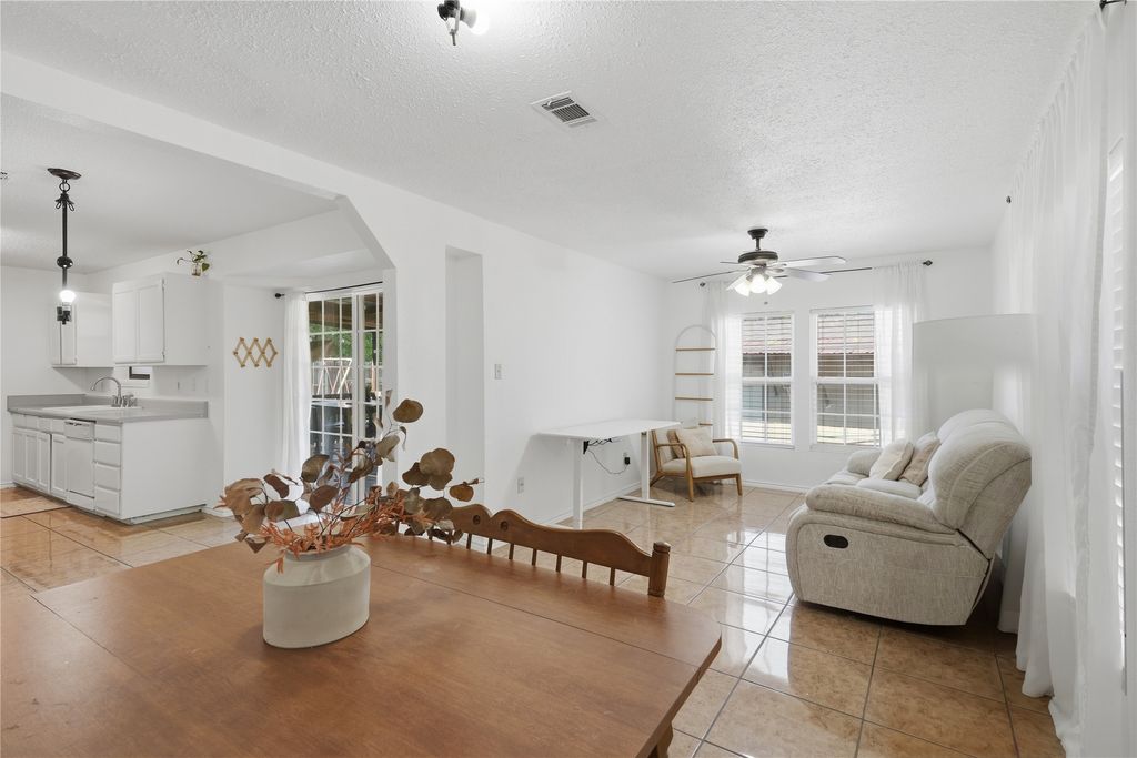 901 Melanie Lane, Keene, TX 76059 — photo 3