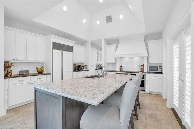 23 6TH AVE N, Naples, FL 34102