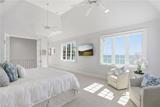 23 6TH AVE N, Naples, FL 34102