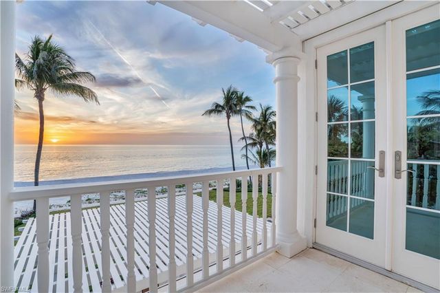 23 6TH AVE N, Naples, FL 34102
